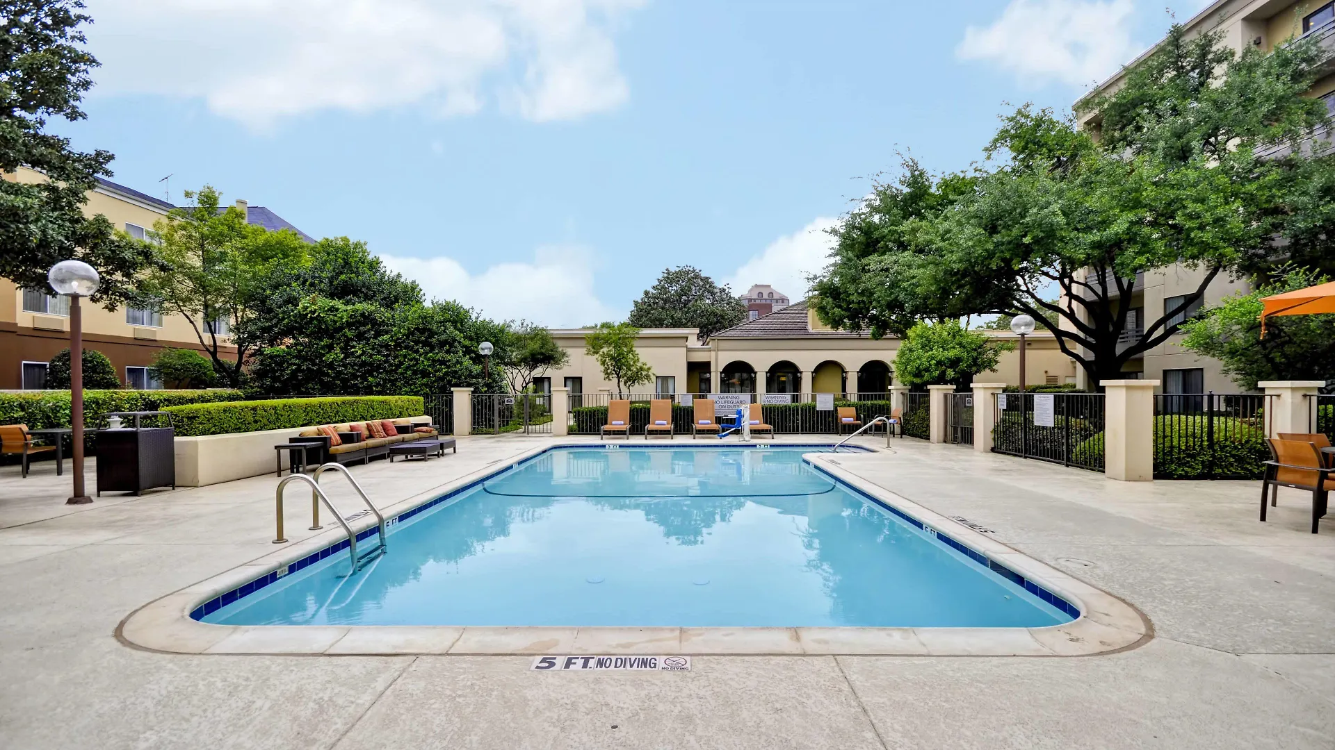 11 Airport Hotels Near Treasures Dallas Worth Booking