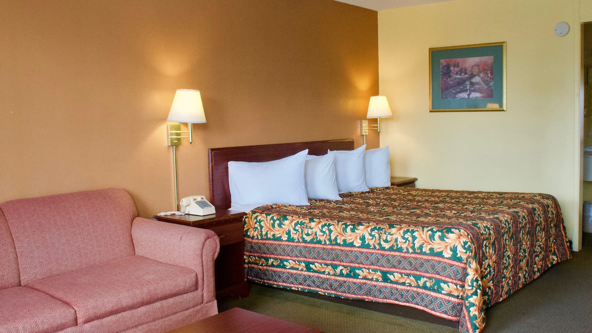 4 Golf-Friendly Hotels Close to Monroe Recreation Dept
