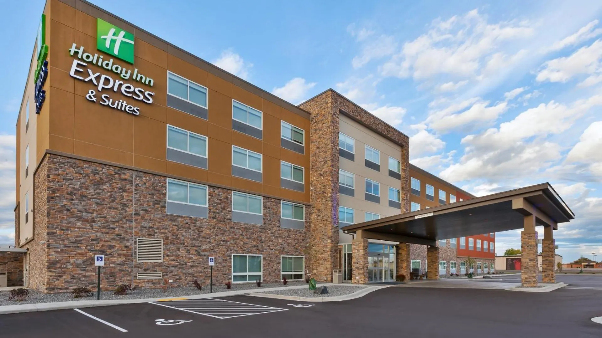 Where to Stay Near Westgate Sportsman Club: 4 Airport Hotels in Eau Claire