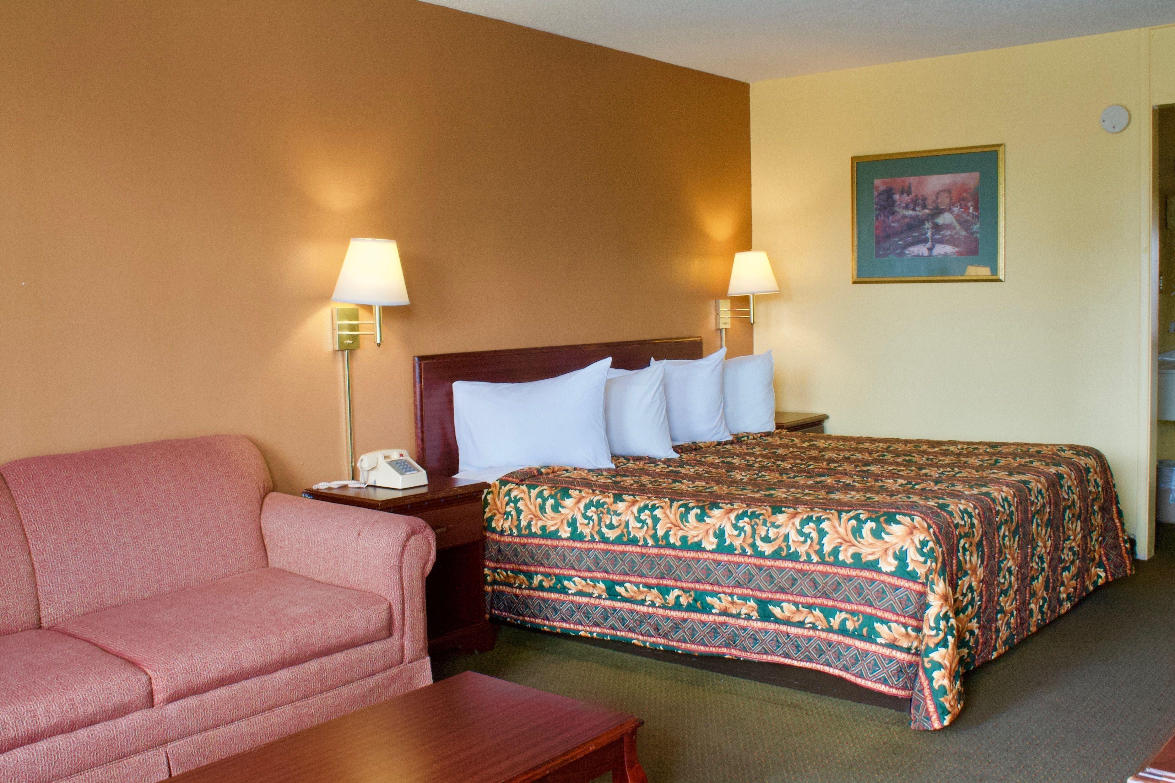4 Golf-Friendly Hotels Close to Monroe Recreation Dept
