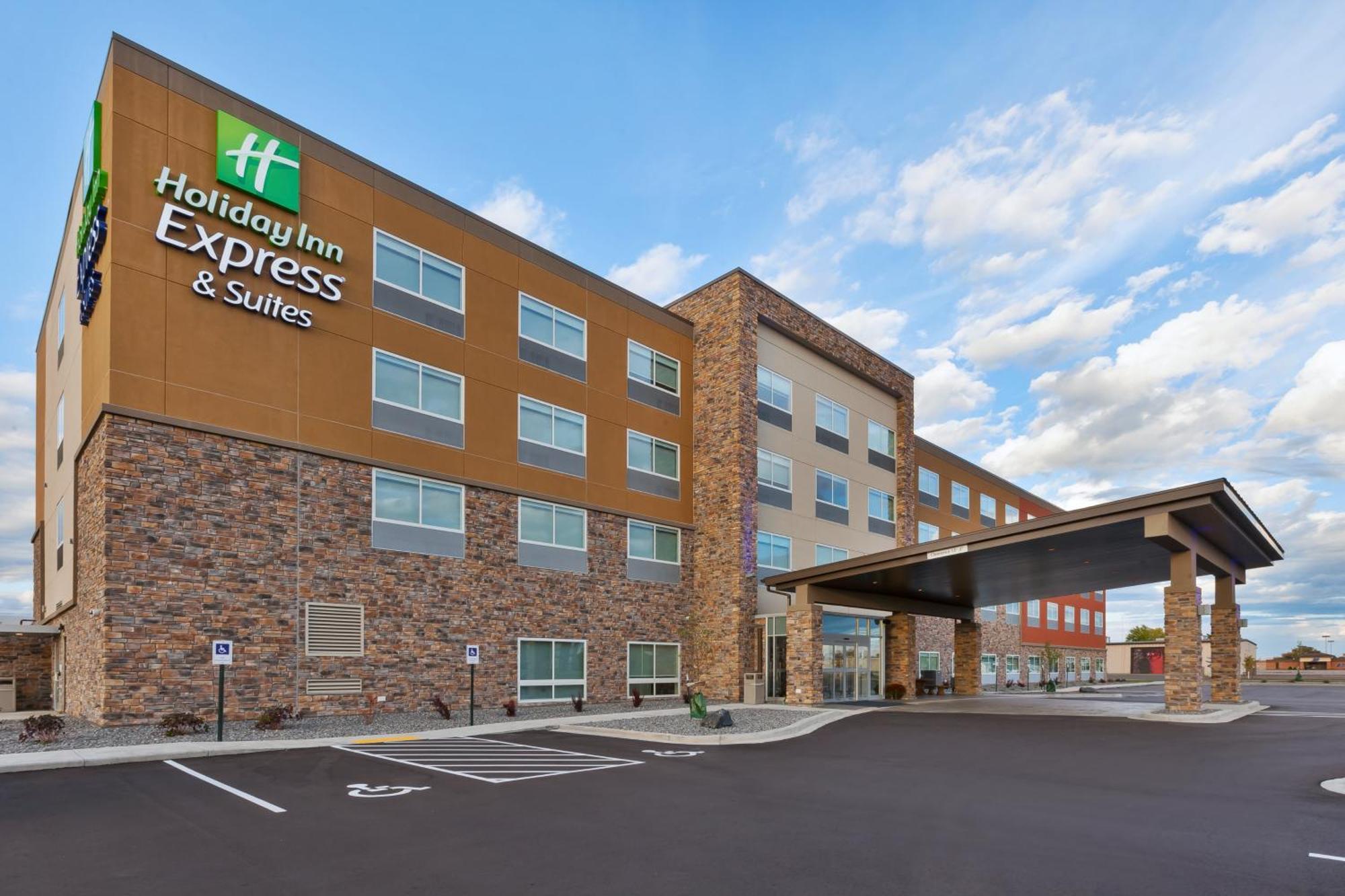 Where to Stay Near Westgate Sportsman Club: 4 Airport Hotels in Eau Claire